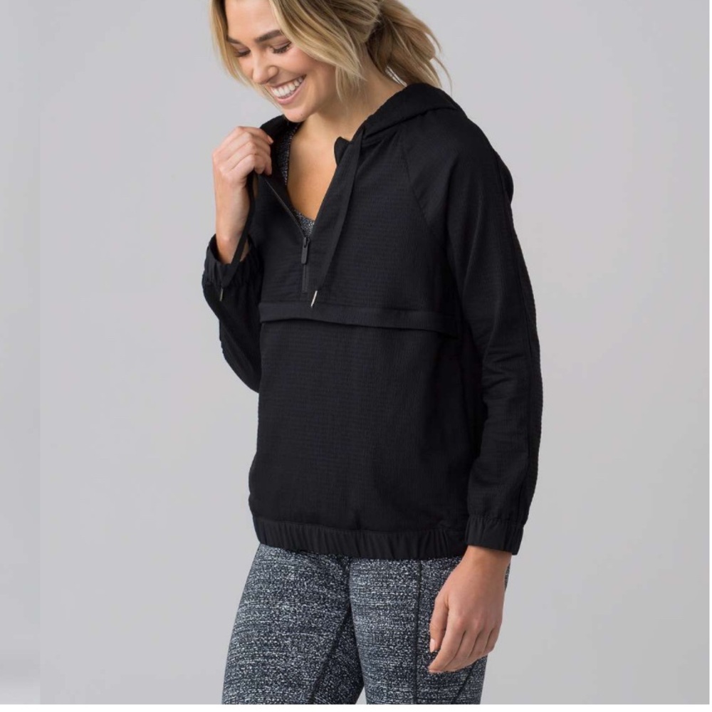 Lululemon Black Pack Light 1/2 Zip Pullover S/M